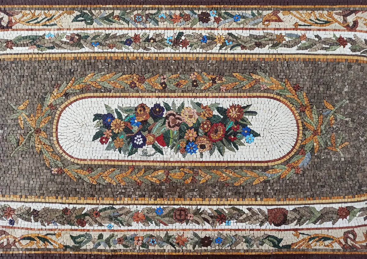 سجادة منقوشة بالزهور الملونة